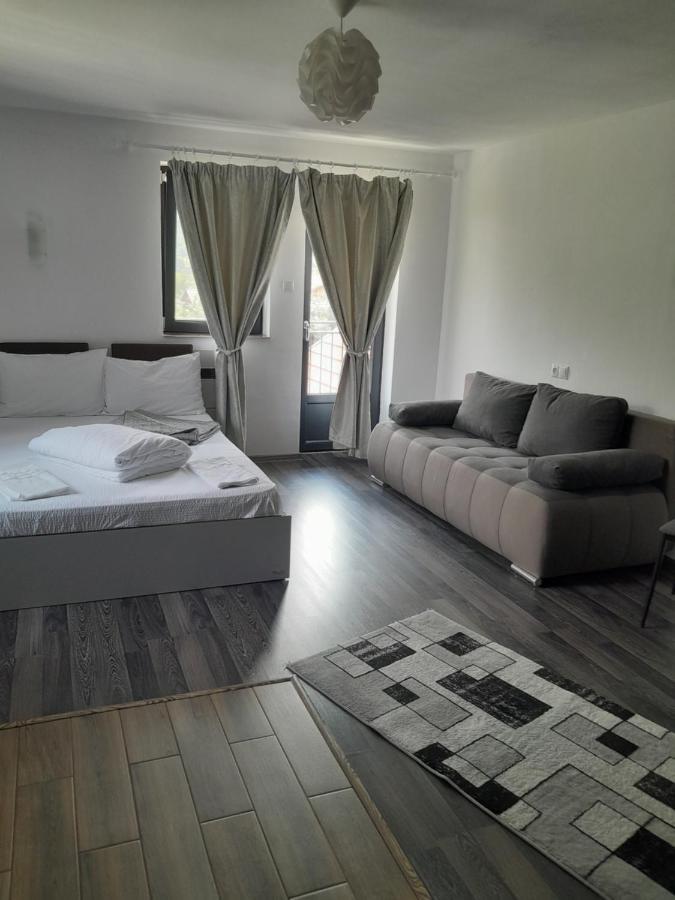 Apartamente Ambrus E Studio 21 เปรอิด ภายนอก รูปภาพ